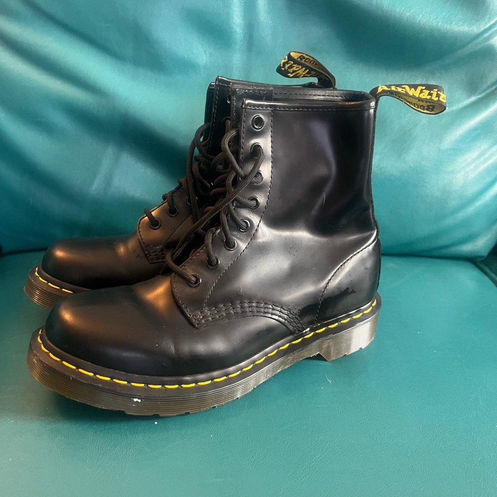 Dr. Martens Airwair black boots size 8